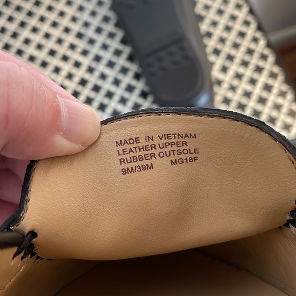 Excellent gently used condition leather loafers - Picture 4 of 7